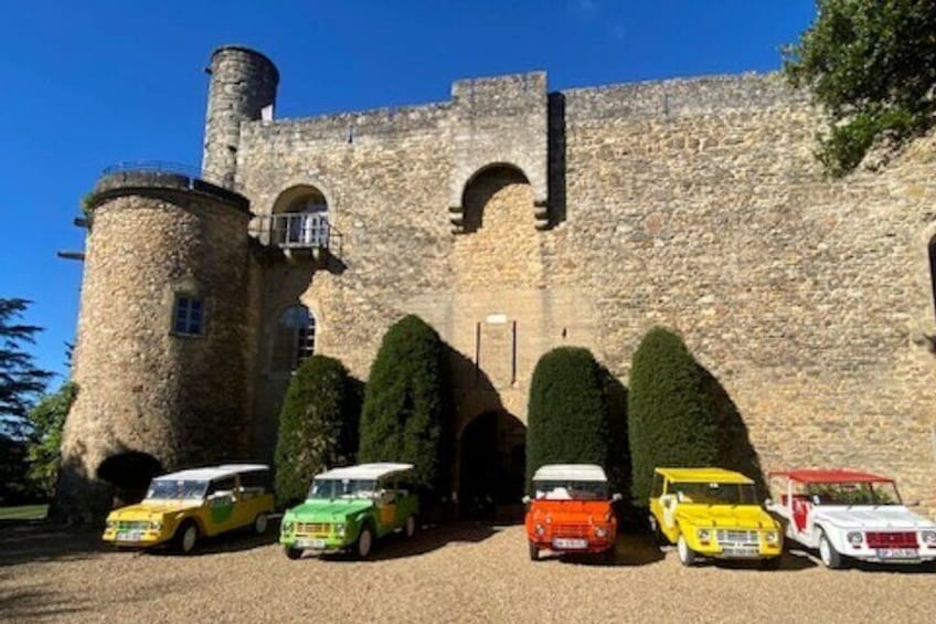 Discover La Provence, with a self driving vintage car.