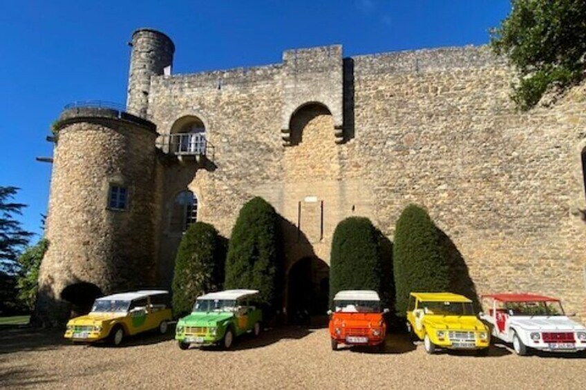 Discover La Provence, with a self driving vintage car.