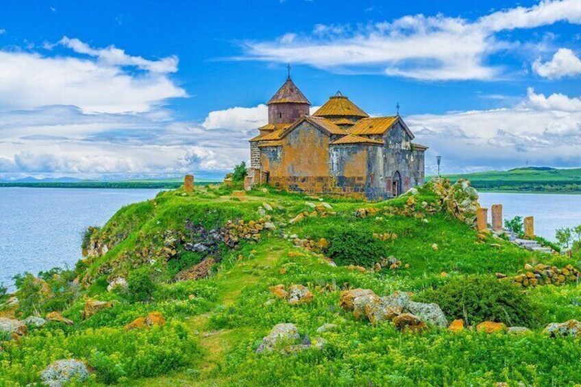 Armenia Sightseeing Tour with Cheese and Wine Tasting Experience