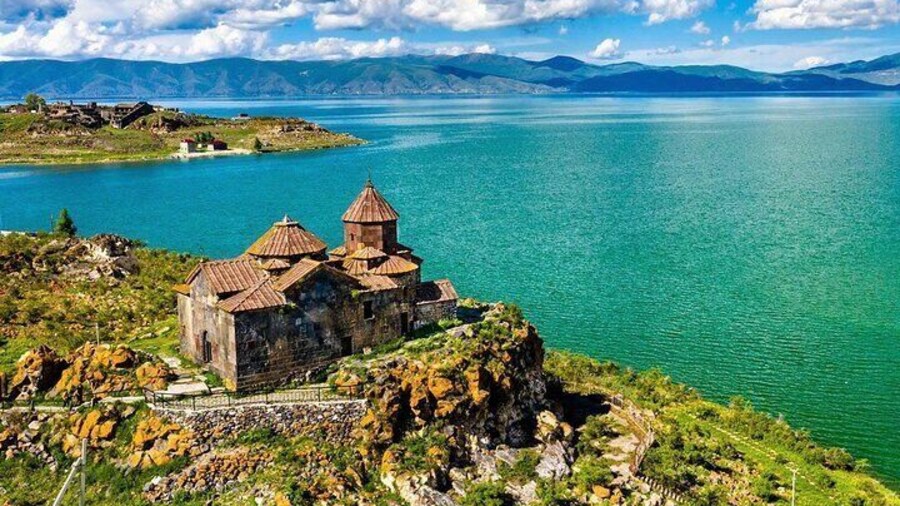 Armenia Sightseeing Tour with Cheese and Wine Tasting Experience