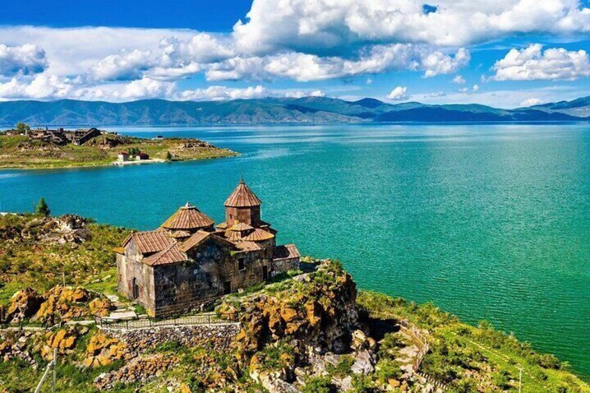 Armenia Sightseeing Tour with Cheese and Wine Tasting Experience 