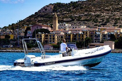 Exploración costera en barco de Cagliari