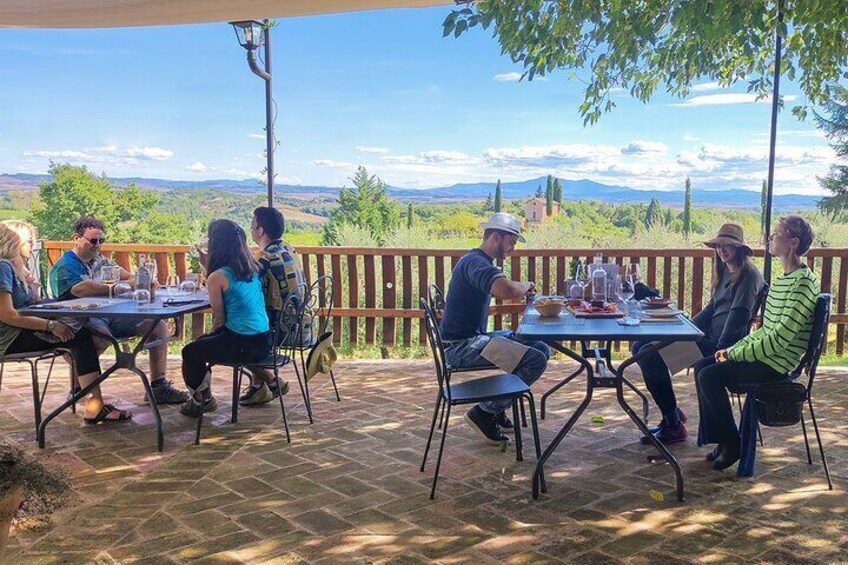 Premium Wines and Typical Tuscan Products Tasting