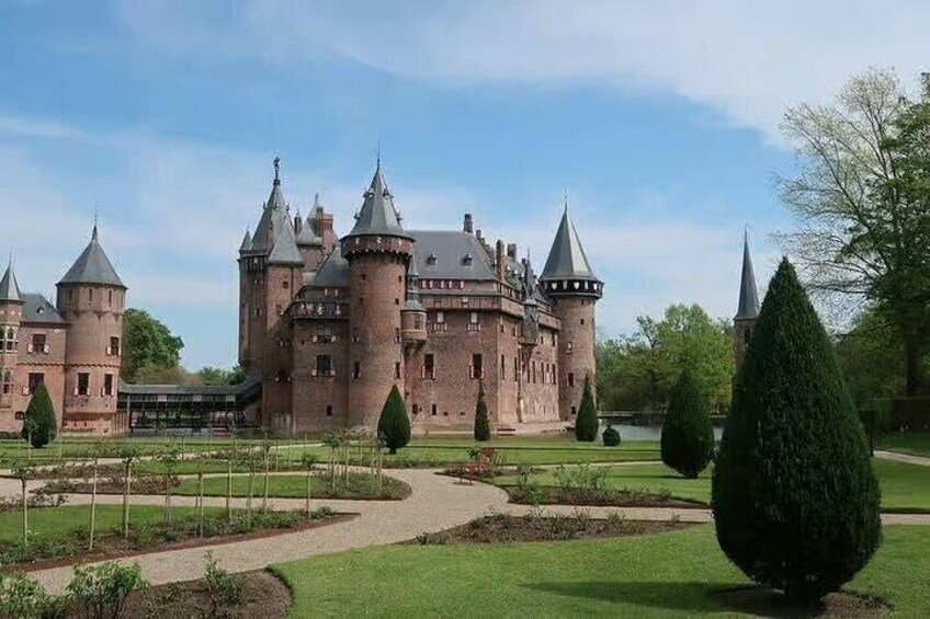 Private Half Day Trip To Castle Muiderslot and Castle De Haar