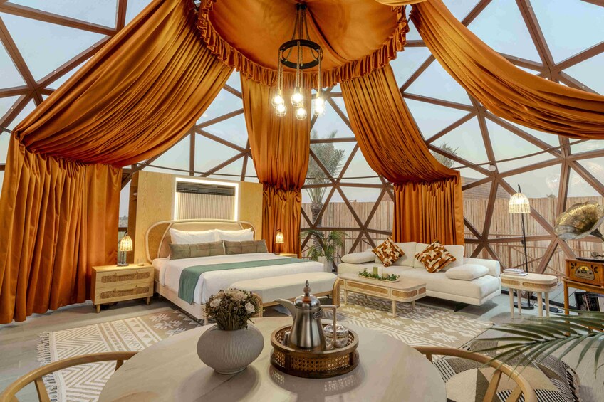 Dubai: Al Marmoom Domes Desert Glamping & Dining Experience