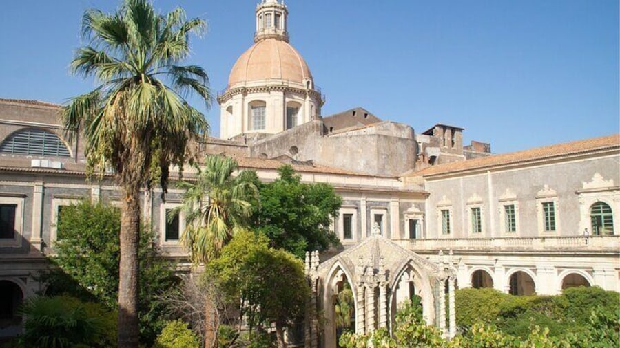 Catania Scavenger Hunt and Highlights Self Guided Tour