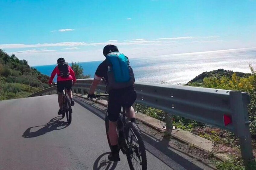 ride in the spectacular roads of cinque terre