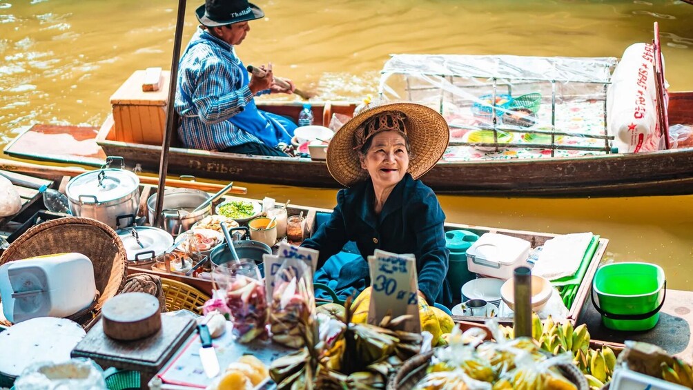 Join Tour Premium Damnoen Saduak Floating Market Michelin Food One Day Tour