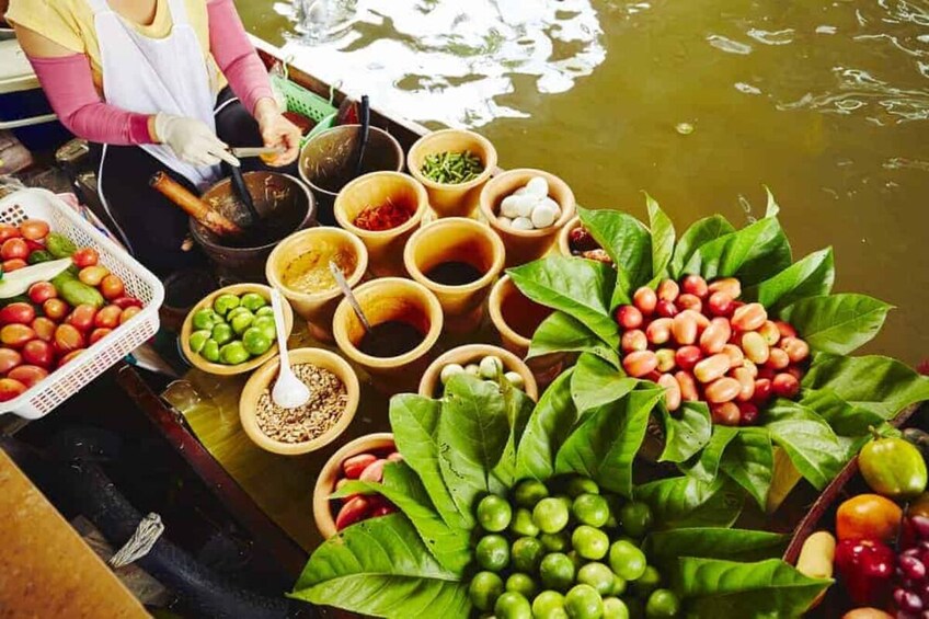 Join Tour Premium Damnoen Saduak Floating Market Michelin Food One Day Tour