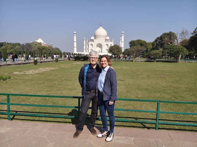 From Delhi: Skip the line Taj Mahal & Agra Trip with Premium Luxury Car