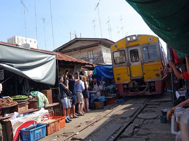 Maeklong Railway-Damnoen Saduak-Ayutthaya