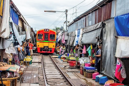 Maeklong-Bahn-Damnoen Saduak-Ayutthaya