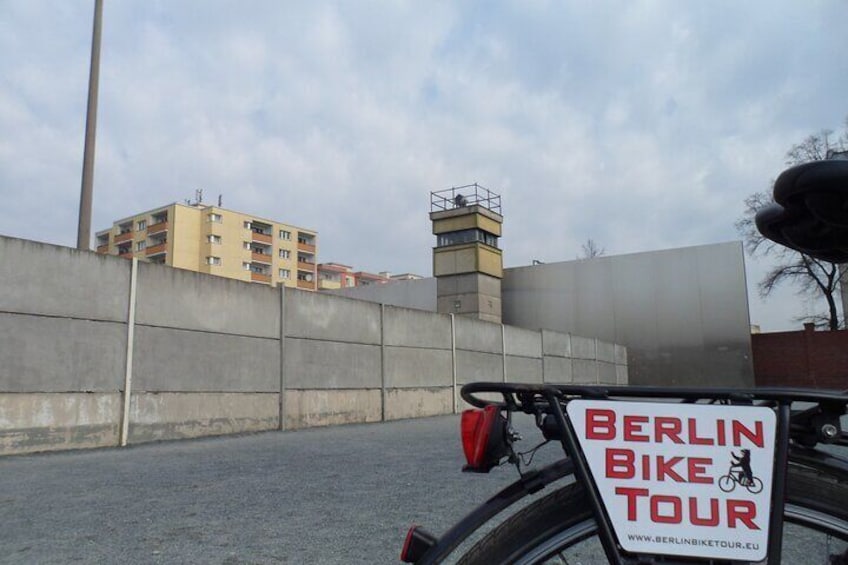Berlin Wall and Highlights E Bike Tour in Berlin