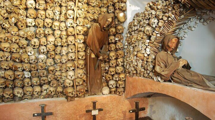 Private Guided Crypts and Catacombs Tour with Transfers