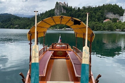 Picnic and Bubbles Bliss A Sparkling Escape to Lake Bled