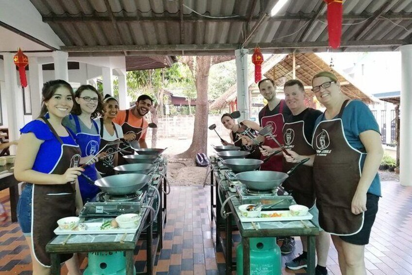 Lanna Smile Thai Cooking Class in Chiang Mai with Market tour