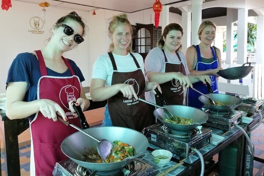 Lanna Smile Thai Cooking Class in Chiang Mai with Market tour