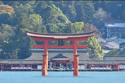 Miyajima Island Day Tour in Sacred Sites and Mount Misen