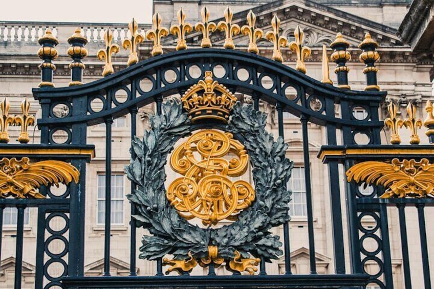 Uncover London from Big Ben to Royal Residences with Mobile App