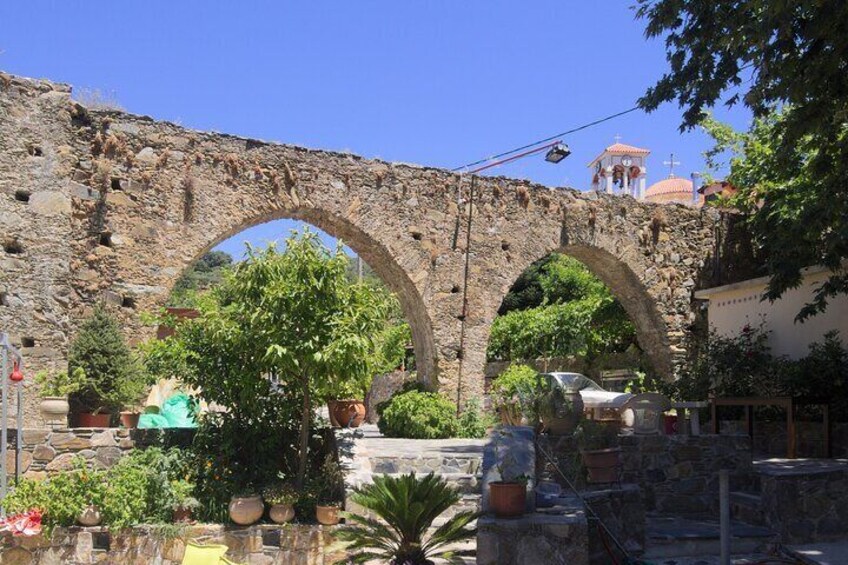 Elos: Traditional village