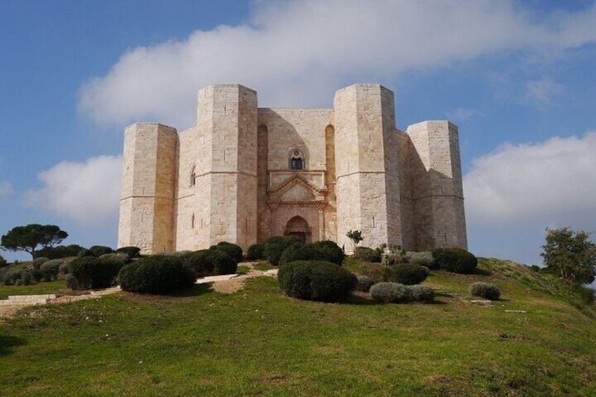 Castel del Monte and Trani small-group guided tours from Bari