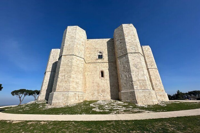 Castel del Monte and Trani small-group guided tours from Bari