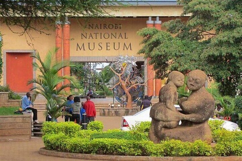 Nairobi National Museum, Giraffe Center & Bomas Kenya Guided Tour