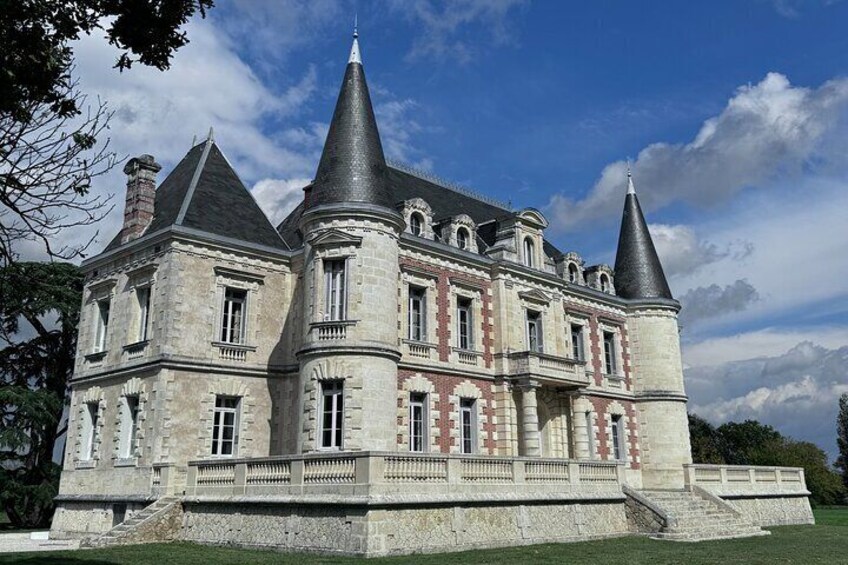 Full Day Private Tour in Saint Èmilion and Médoc 