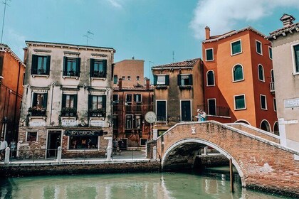 Walking Tour in Venice Rialto with Tastings and Stories