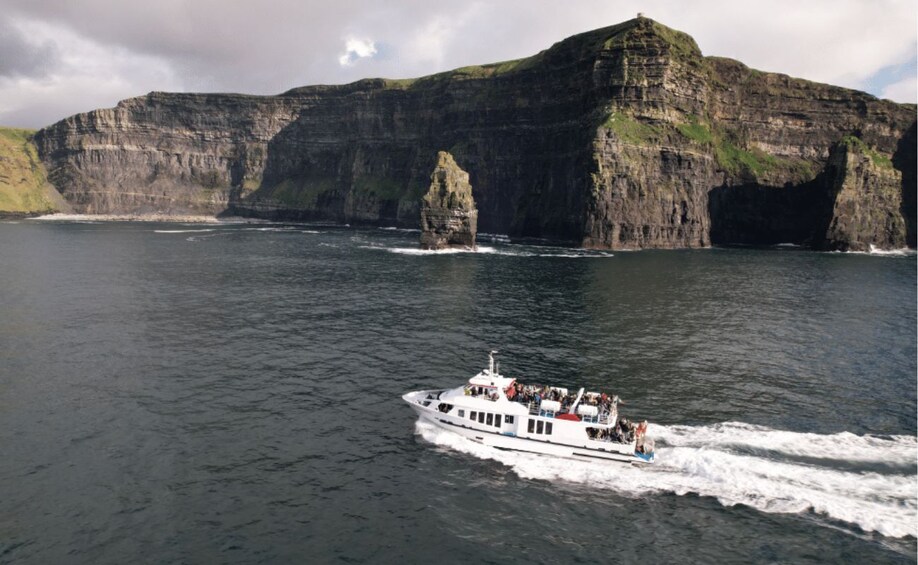 From Dublin: Boat Tour to the Cliffs of Moher & Aillwee Cave