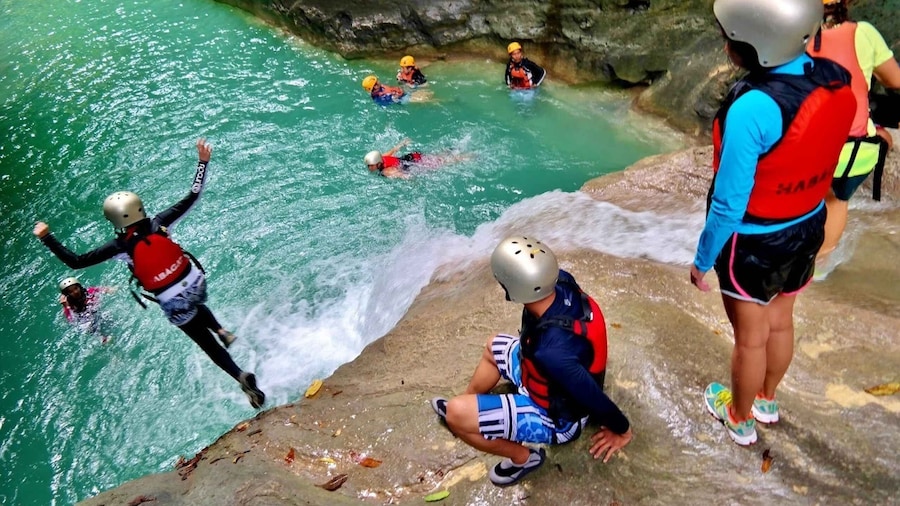 Cebu: Kawasan Falls Canyoneering & Cliff Jump Private Tour