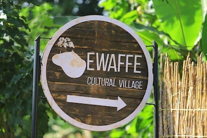 Kampala to Mukono: Private 4WD Tour of Ewaffe Cultural Village