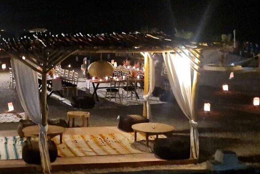 Agafay Desert Adventure: Quads, Camels, and dinner show 