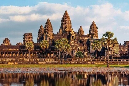 Amazing Sunrise at Angkor Wat With Tour Guide