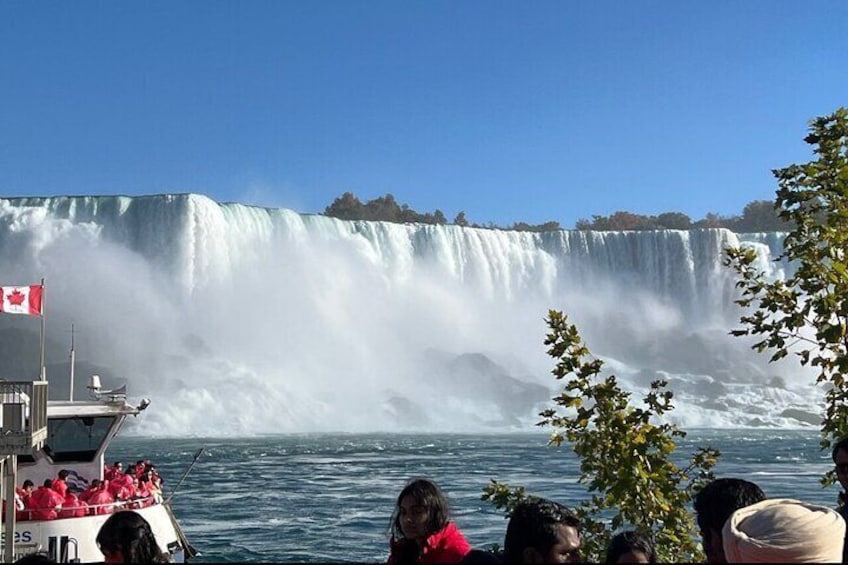 Niagara Falls Tour from Toronto with Boat Ride and Winery Stop