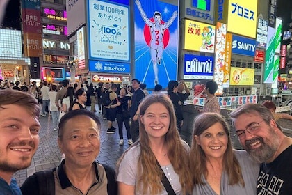 Tour privado a pie personalizado de Osaka