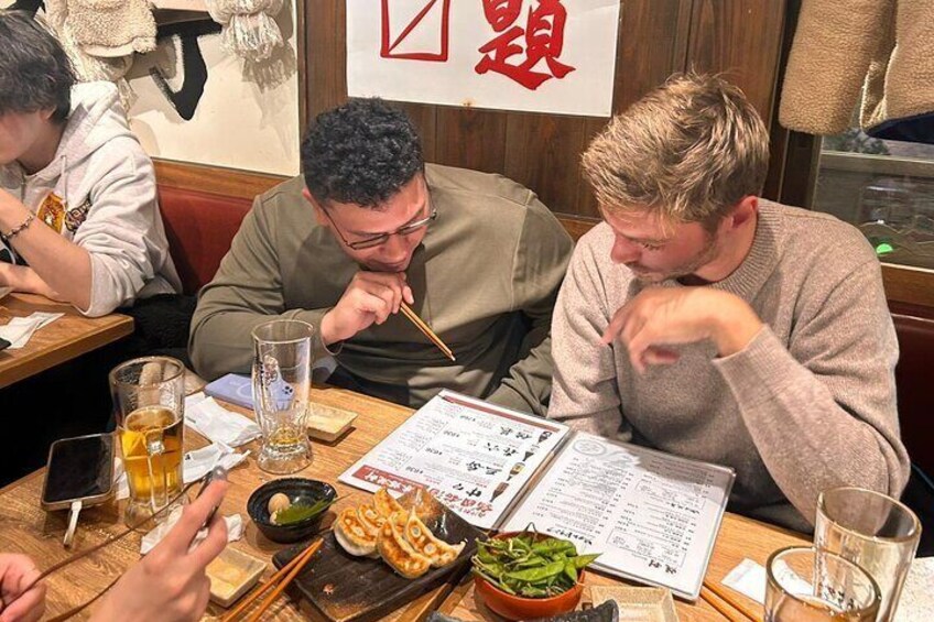 Tokyo: Shibuya Food Tour with 15 Dishes at 4 Eateries