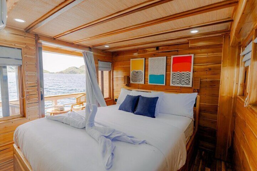 4 Days 3 Nights Komodo Escape on a Suites Wooden Boat