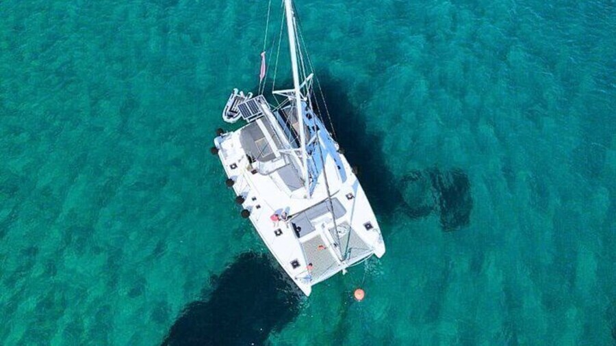 Athens Premium Catamaran Cruise to Cape Sounio with Lunch