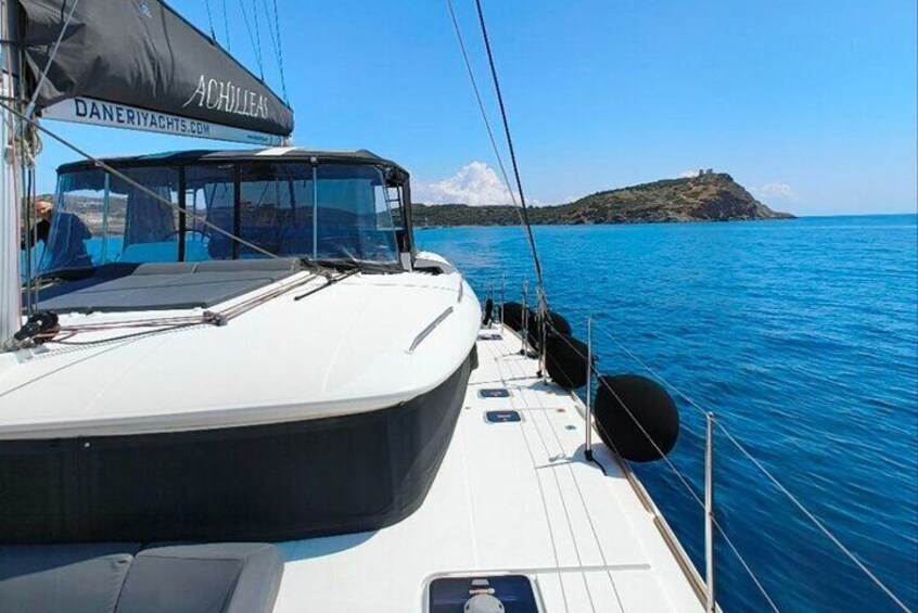 Athens Premium Catamaran Cruise to Cape Sounio with Lunch