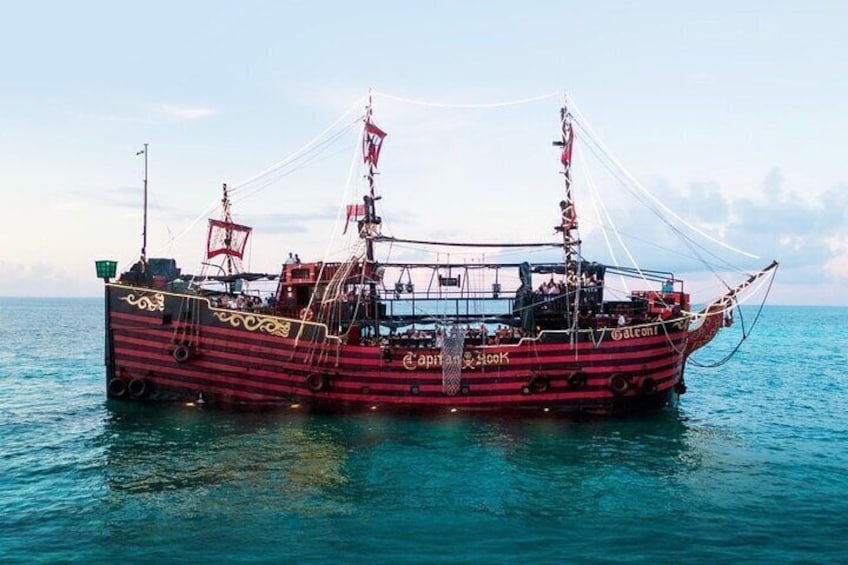 Capitan Hook, Pirates Show and Ship Dinner at Cancun