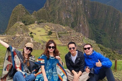 3 Days Tour in Machu Picchu at Sacred Valley and Rainbow Mountain