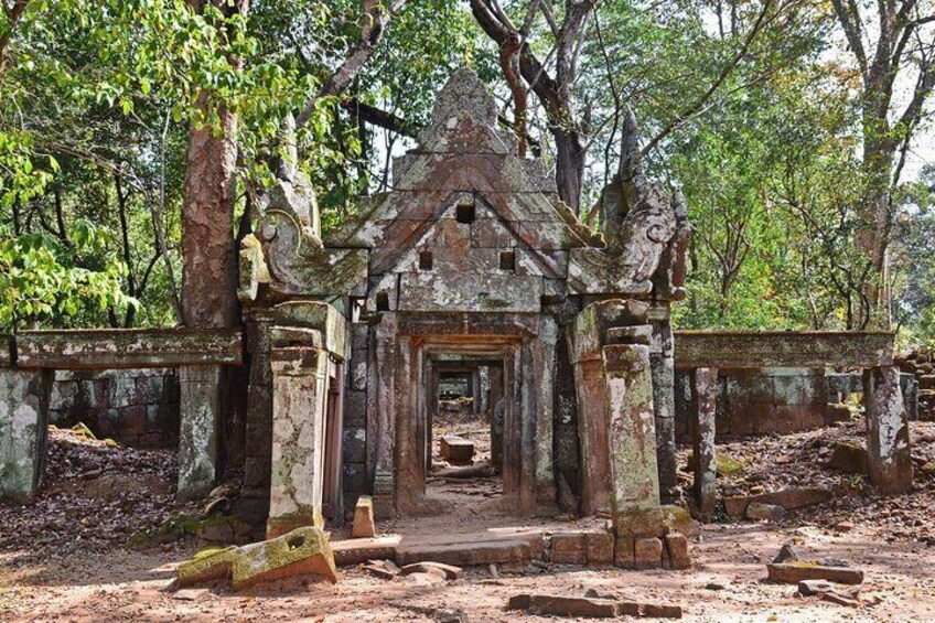 Prasat Linga 1 or Prasat Thnoeng