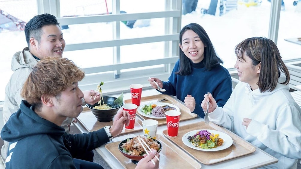 Niigata: Gala Yuzawa Lift Ticket & Gear Rental Packages (1 day)