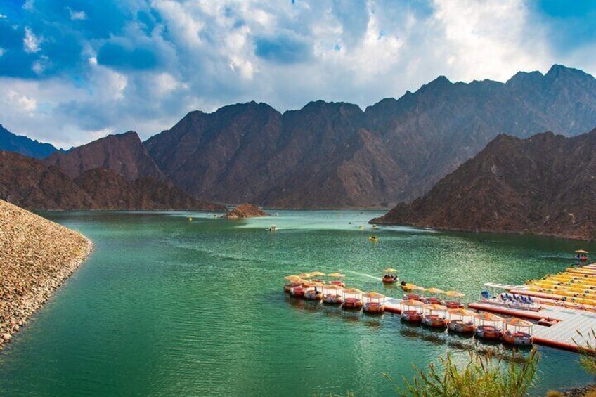 Hatta dam beautiful water lake for spending picnic in dubai 