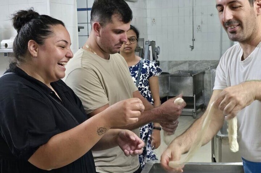 Mozzarella experience and tasting in Naples