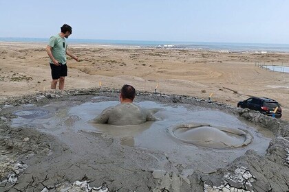 Gobustan Magie van moddervulkanen en oude Petrogliefen