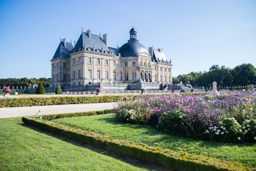 Gardens in foreground of Fontainebleau castle 
