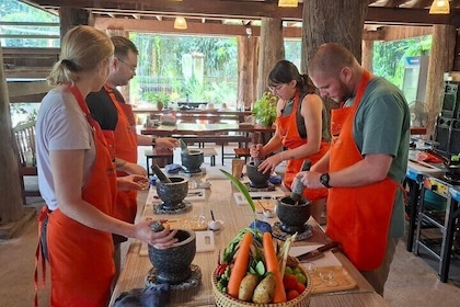 Chiang Mai Lanna Thai Cooking Class with Mae Malai Market