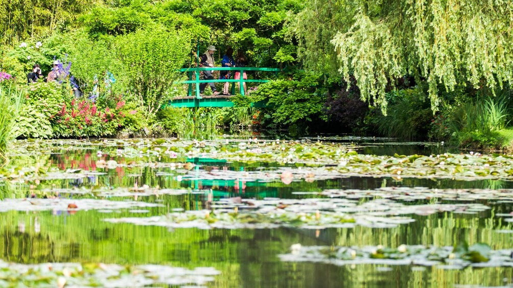 Small Group Versailles and Giverny from Paris
